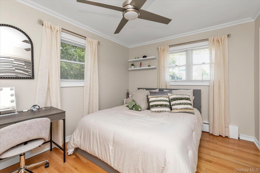 Massapequa Shores Gem! Turn-key 3-bedroom ranch featuring an - photo 10