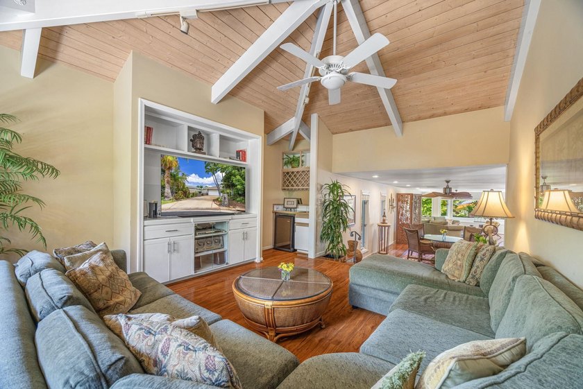 Welcome to 139 Waaula St, a stunning single-family home in the - photo 10