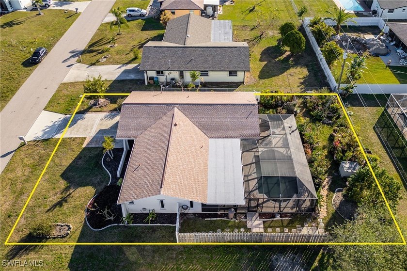 Great Buy! 3 bedroom 2 bath Pool Home with Newer roof and pool - photo 2
