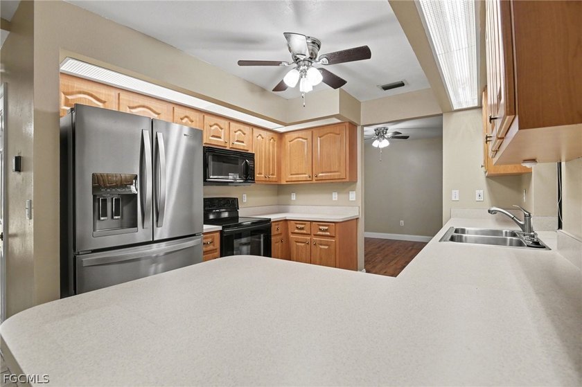 Welcome home to this light and bright, move-in ready gem - photo 8