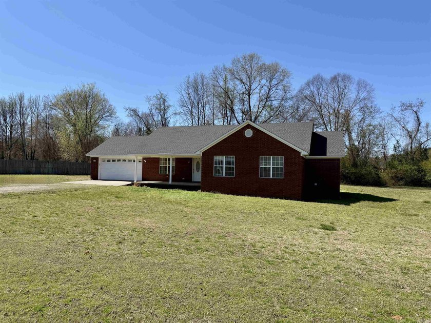 Contemporary brick home located near Lake Ludwig and the Red - photo 2