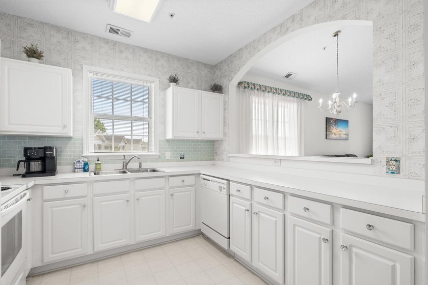 Beautifully maintained condo located in the highly sought-after - photo 6
