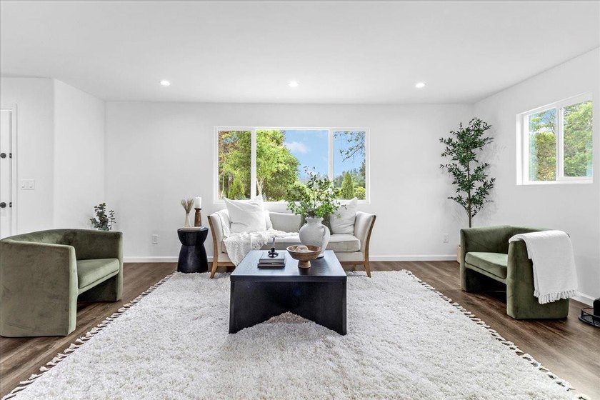Welcome to this fully remodeled gem in Prunedale! This charming - photo 19
