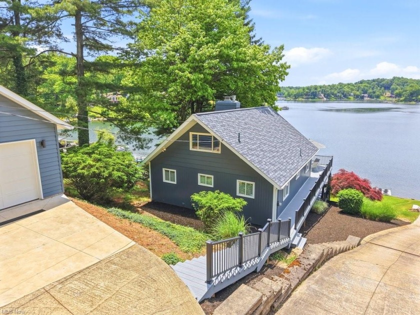 Beautiful Lake Front Home at Lake Mohawk! - photo 2
