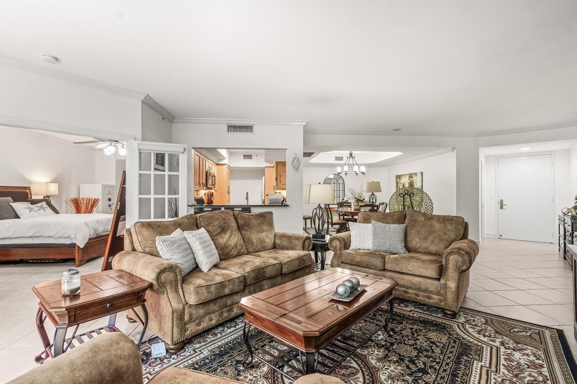 Searching for a 2-bed condo in Downtown Boca Raton near Mizner - photo 5