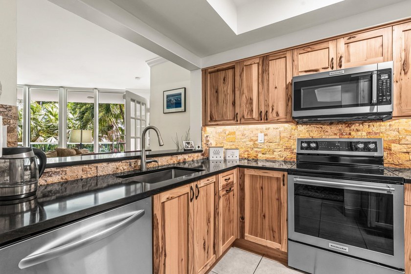Searching for a 2-bed condo in Downtown Boca Raton near Mizner - photo 7