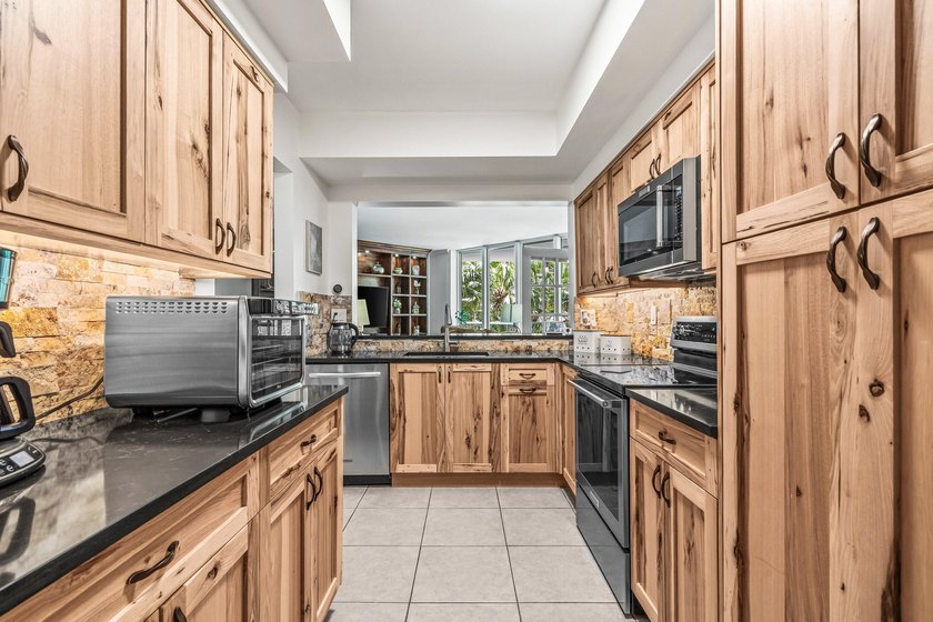 Searching for a 2-bed condo in Downtown Boca Raton near Mizner - photo 8