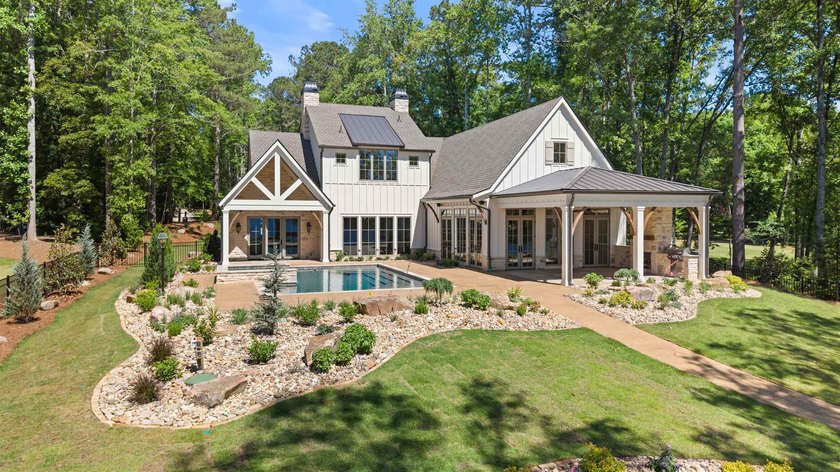 Welcome to The Overlook House, a remarkable waterfront retreat - photo 12