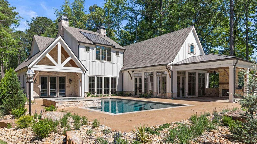 Welcome to The Overlook House, a remarkable waterfront retreat - photo 14