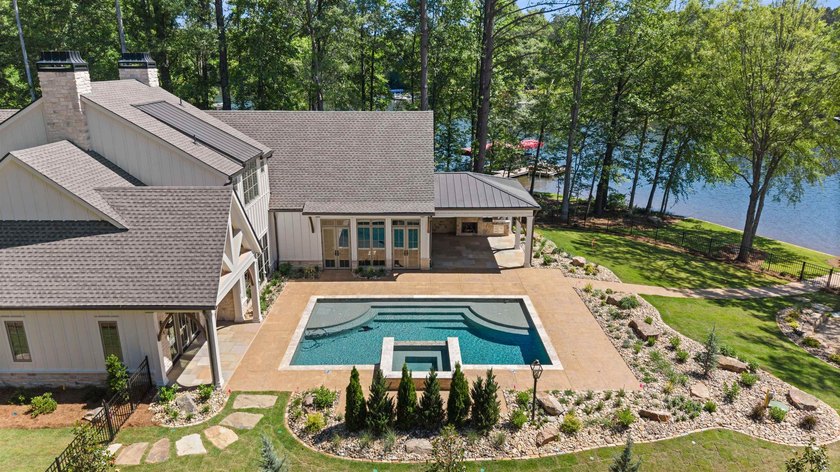 Welcome to The Overlook House, a remarkable waterfront retreat - photo 18