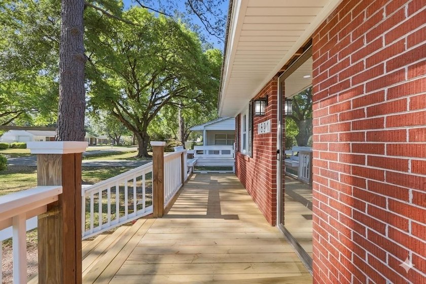 Welcome home to this beautifully remodeled 3-bedroom, 2 - photo 4