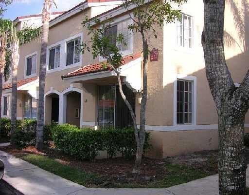 Beautiful corner unit, Townhouse located next to the clubhouse - photo 11