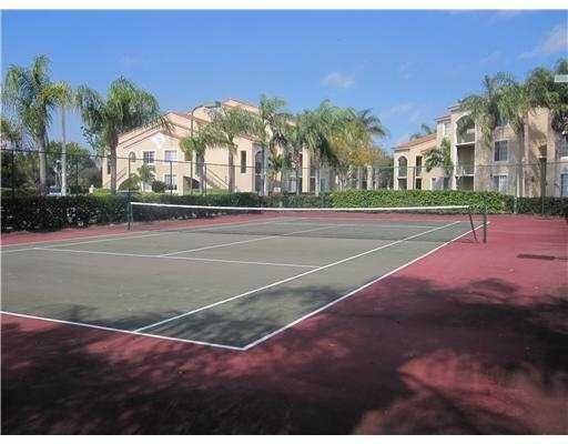 Beautiful corner unit, Townhouse located next to the clubhouse - photo 12