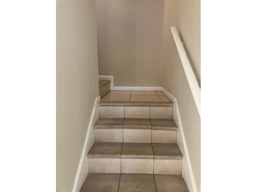 Beautiful corner unit, Townhouse located next to the clubhouse - photo 13