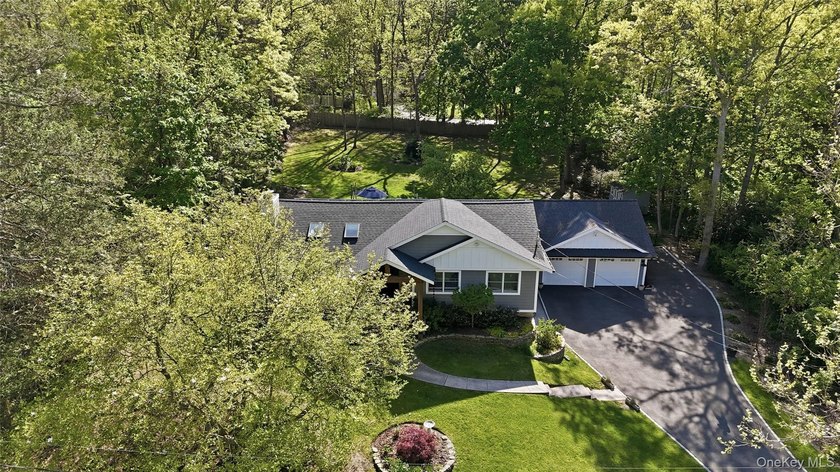 Welcome to a truly exceptional Huntington retreat where timeless - photo 29