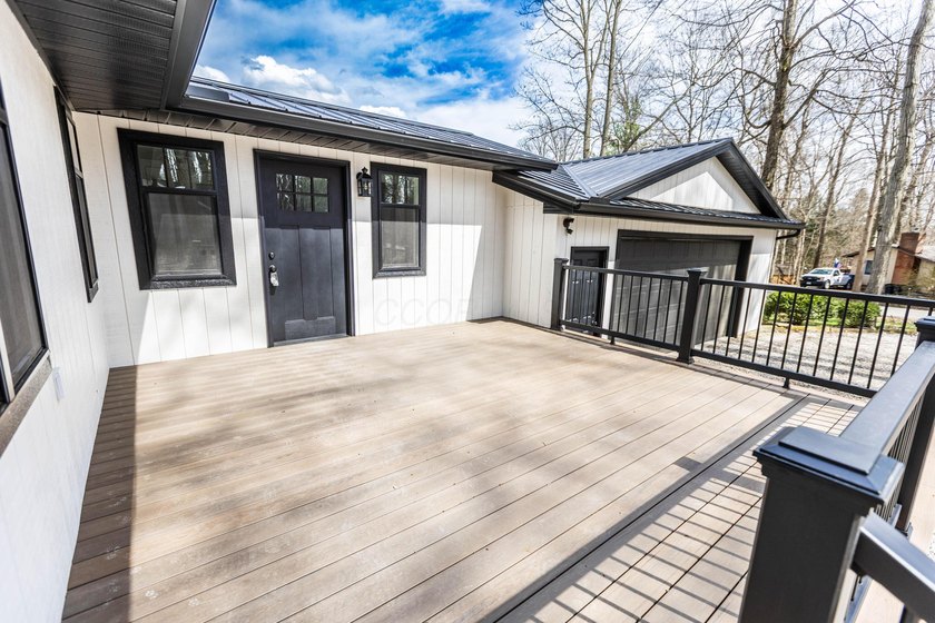 Welcome to 828 Terrace View Drive in Apple Valley. This - photo 4