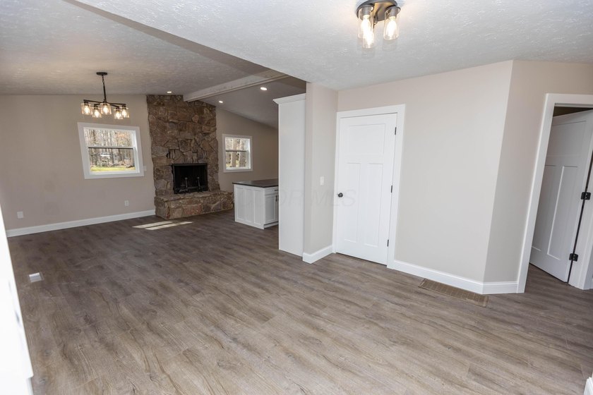 Welcome to 828 Terrace View Drive in Apple Valley. This - photo 5