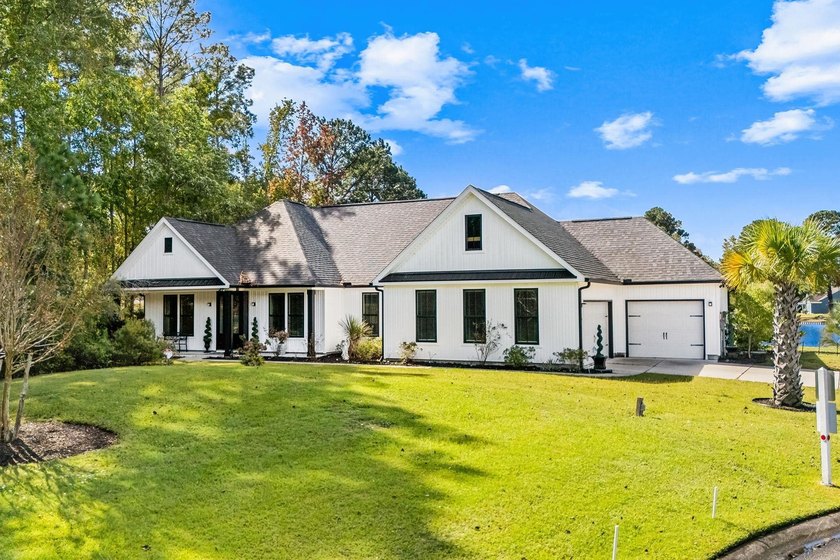 Incredible opportunity to purchase this waterfront 3 bedroom, 2 - photo 4