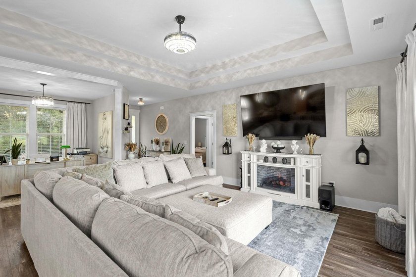 Incredible opportunity to purchase this waterfront 3 bedroom, 2 - photo 9