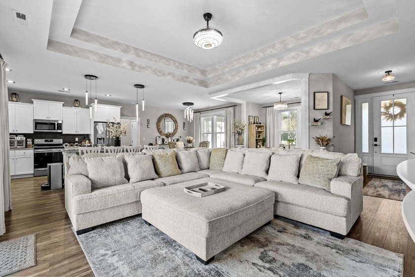 Incredible opportunity to purchase this waterfront 3 bedroom, 2 - photo 10