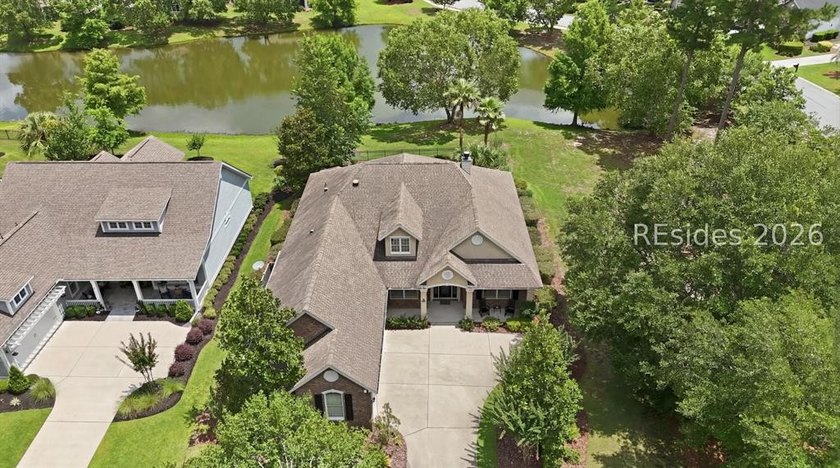 Welcome to 4 Southington Circle in the prestigious gated - photo 3