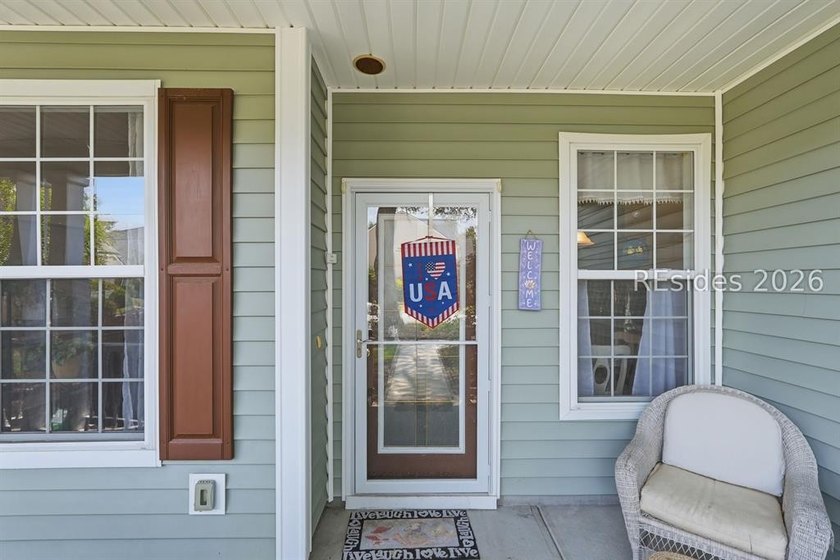 Welcome home to this meticulously maintained, move-in ready - photo 4