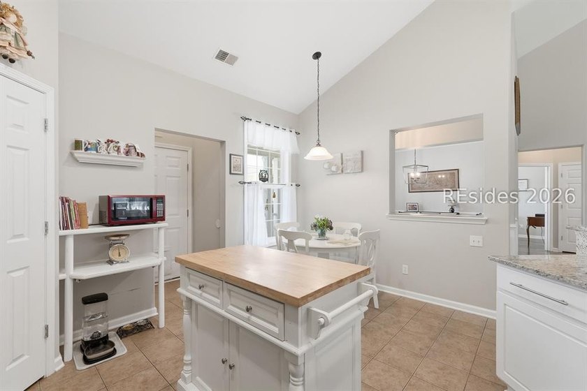 Welcome home to this meticulously maintained, move-in ready - photo 10