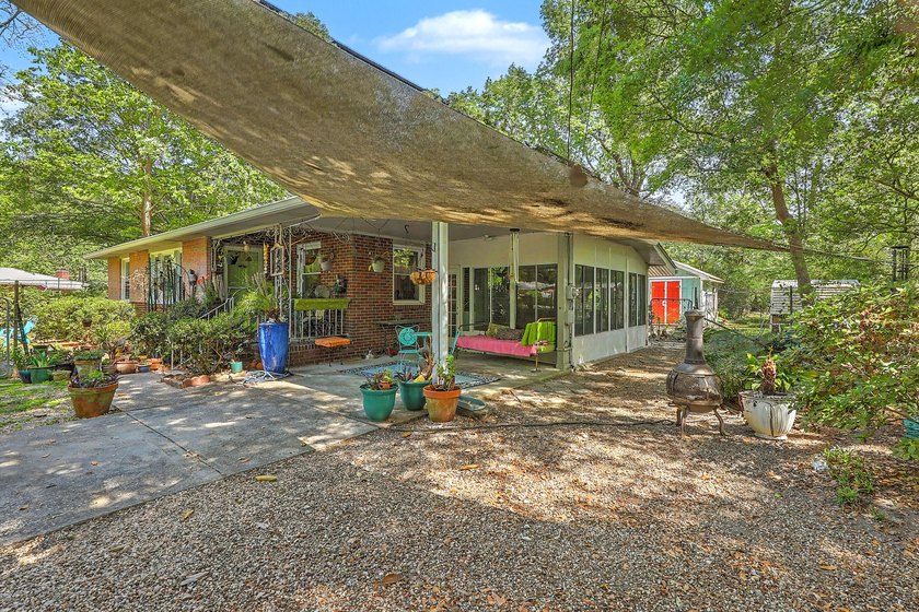 This quaint brick ranch is the perfect starter home or first - photo 2