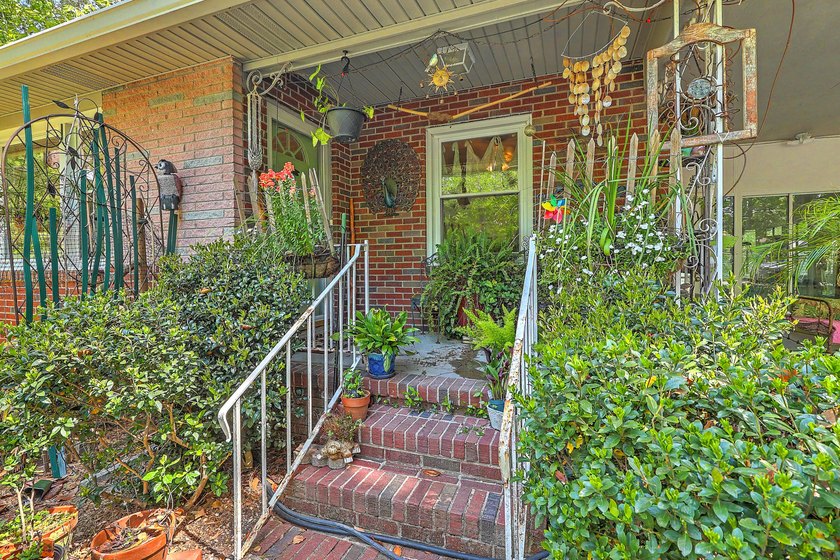 This quaint brick ranch is the perfect starter home or first - photo 4