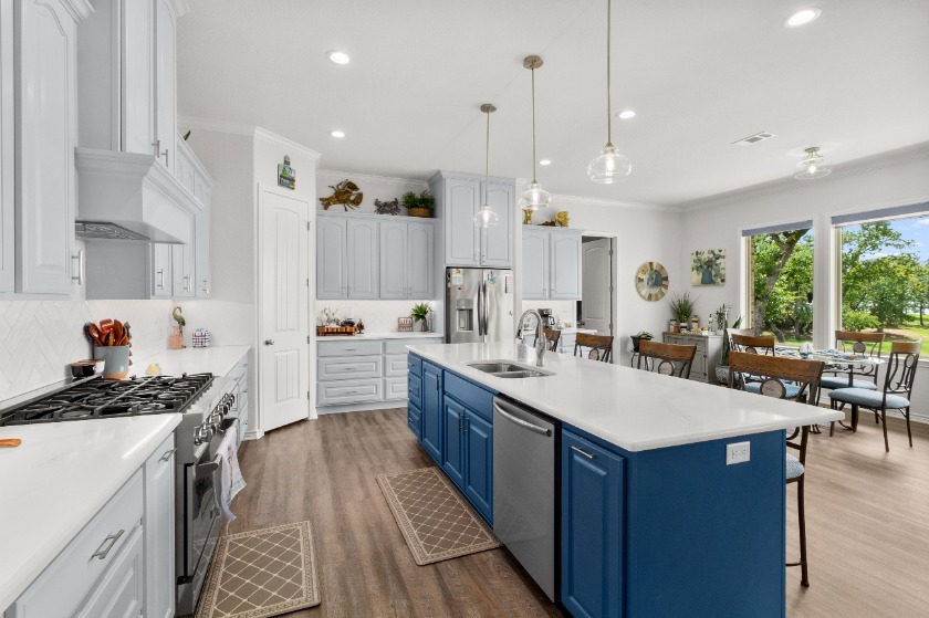 Recent Custom Build on 2.75 Acres!!! - photo 10