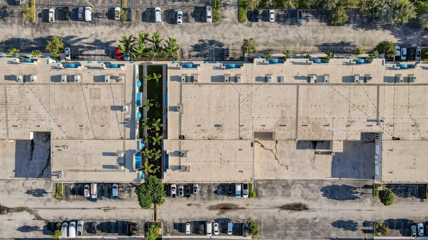 Beautifully renovated, high-end commercial space in prime sunny - photo 12