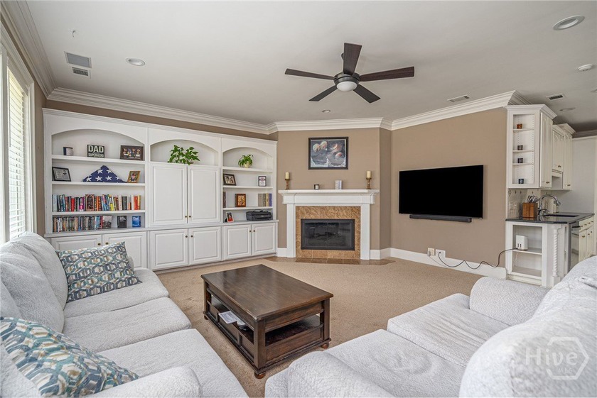 Nestled in a quiet cul-de-sac in desirable Oakridge, this - photo 14