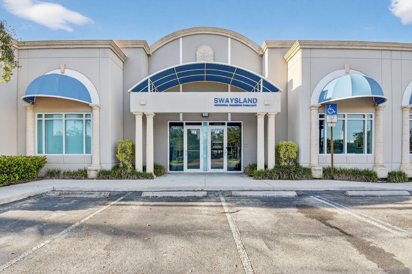 Beautifully renovated, high-end commercial space in prime sunny - photo 14