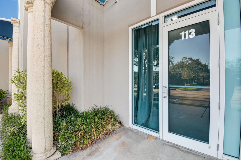 Beautifully renovated, high-end commercial space in prime sunny - photo 16