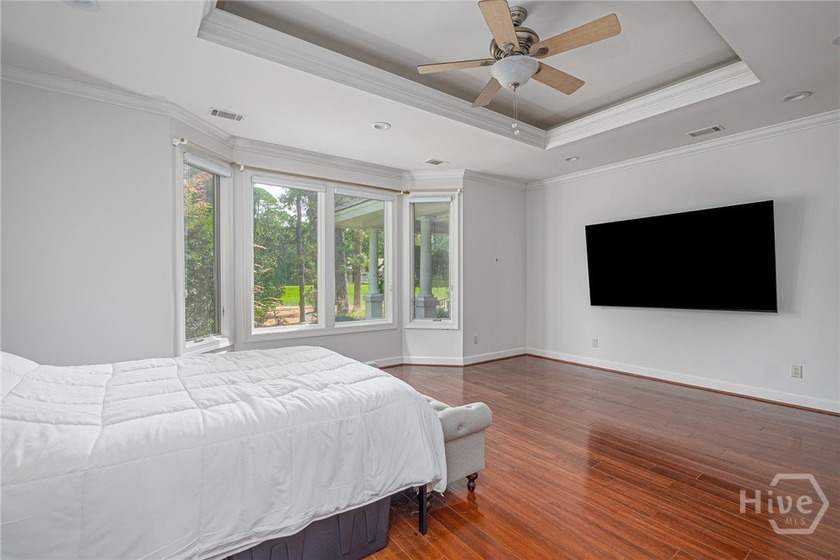Nestled in a quiet cul-de-sac in desirable Oakridge, this - photo 18