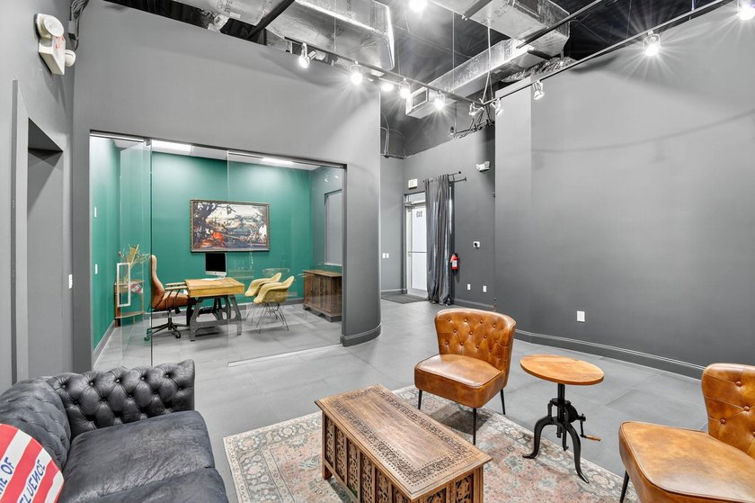 Beautifully renovated, high-end commercial space in prime sunny - photo 22