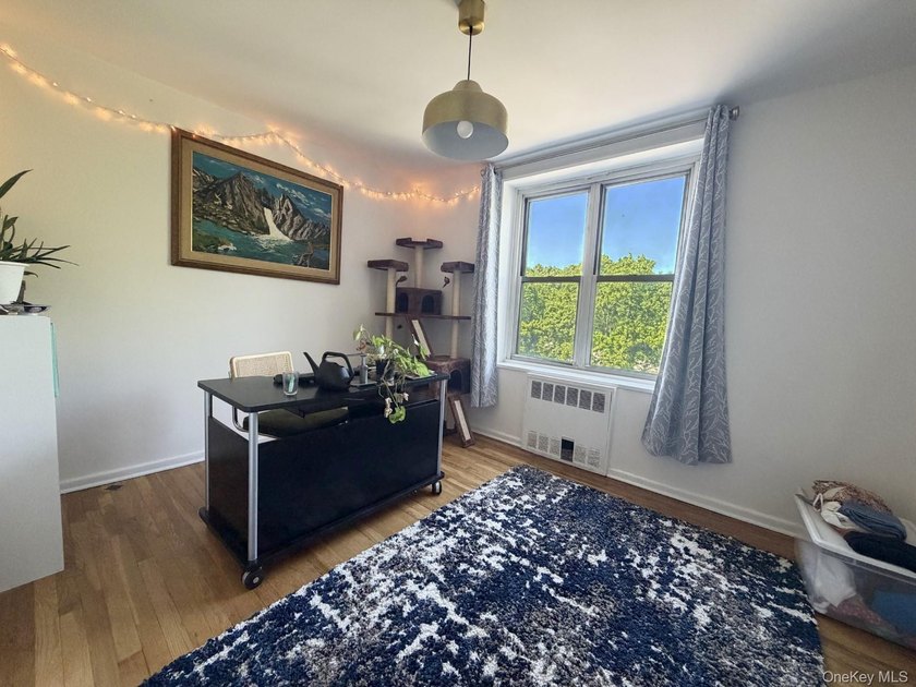 Welcome to this beautifully updated 1,100 SF 2-bedroom co-op in - photo 4