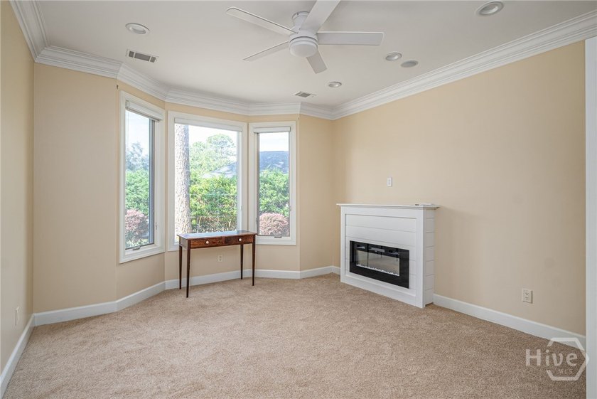 Nestled in a quiet cul-de-sac in desirable Oakridge, this - photo 25