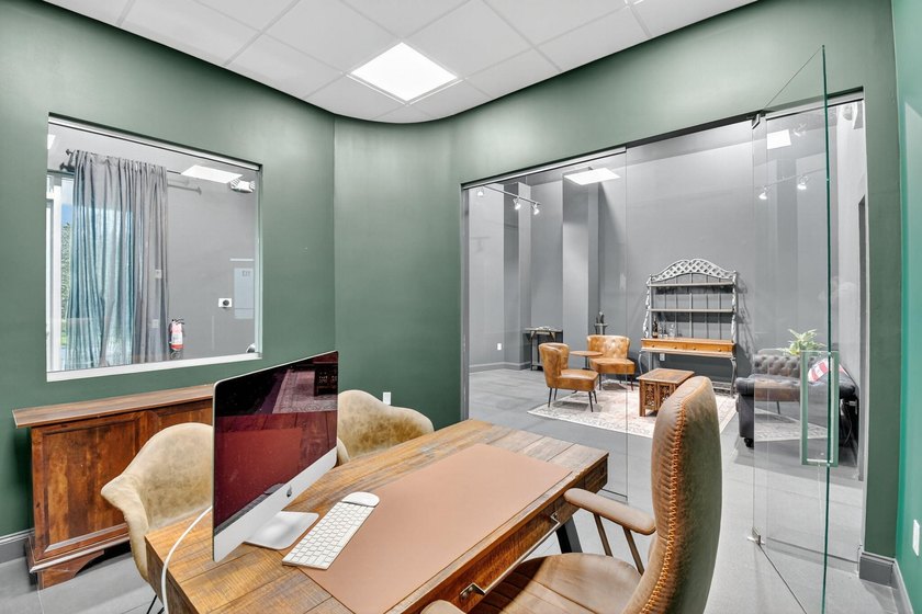 Beautifully renovated, high-end commercial space in prime sunny - photo 28