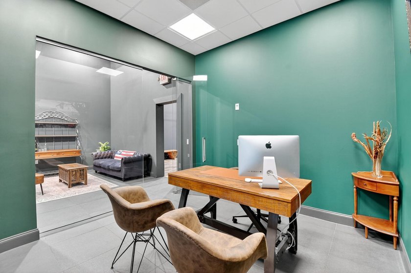 Beautifully renovated, high-end commercial space in prime sunny - photo 29