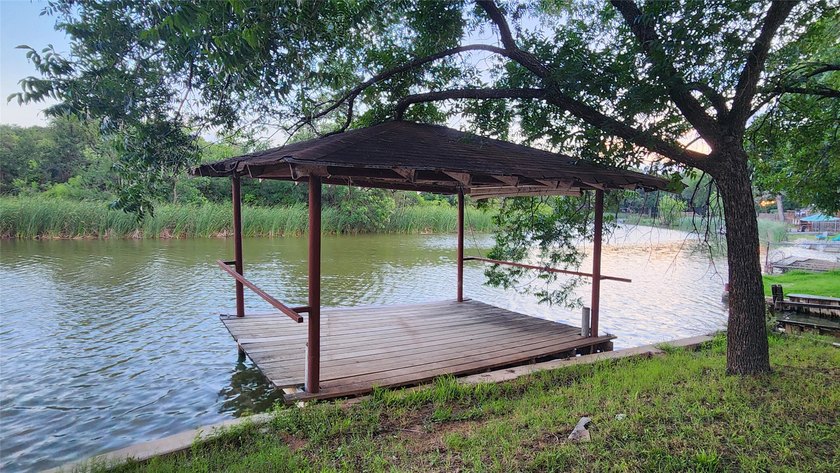 Escape to the lake and enjoy the laid-back lifestyle that this - photo 31