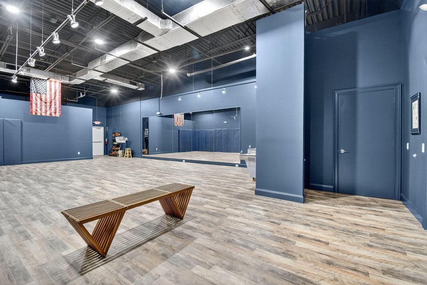 Beautifully renovated, high-end commercial space in prime sunny - photo 32