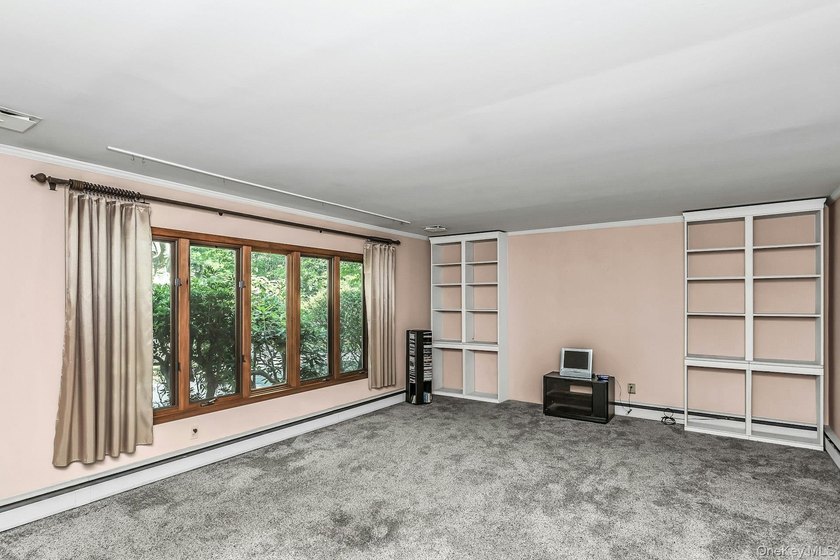 Ranch with 3 bedrooms and two full baths set on a 1/2 acre of - photo 3