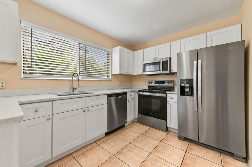Step into this beautifully updated 3-bedroom, 2-bath home - photo 6