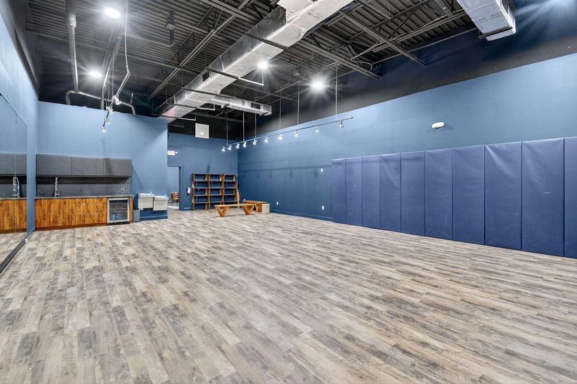 Beautifully renovated, high-end commercial space in prime sunny - photo 36