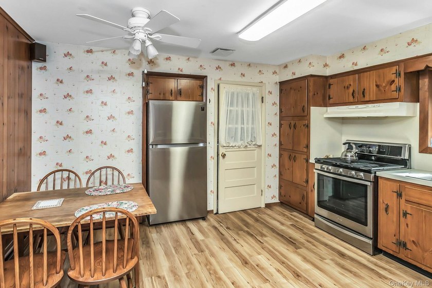 Ranch with 3 bedrooms and two full baths set on a 1/2 acre of - photo 9