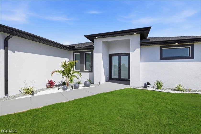 Beautiful Cape Coral home situated on a desirable corner lot - photo 3