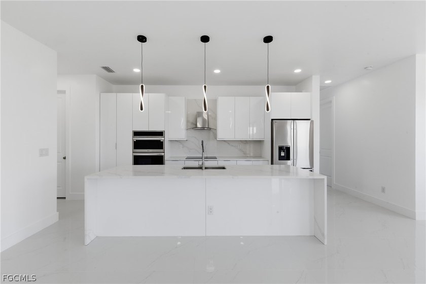 Beautiful Cape Coral home situated on a desirable corner lot - photo 8