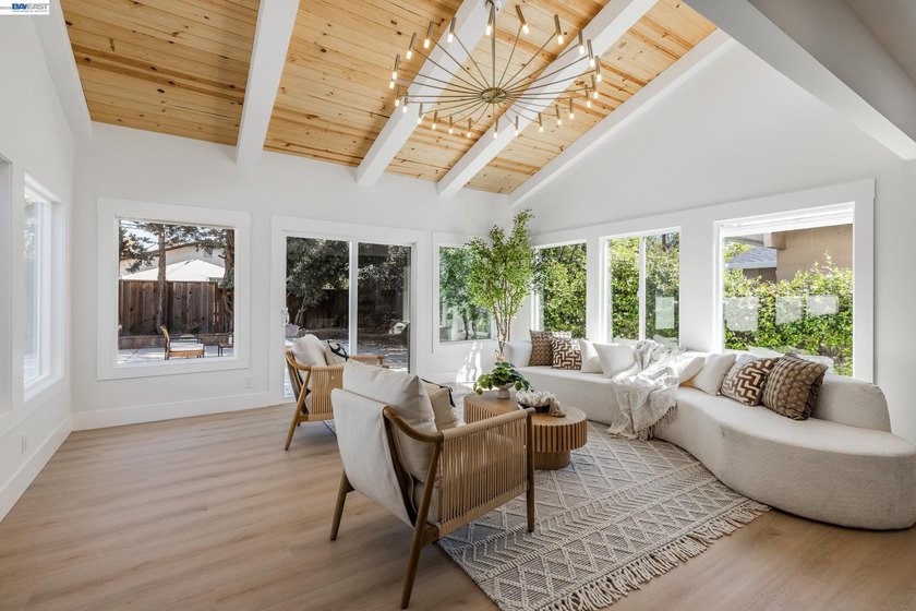 Exceptional single-story Cambrian home offering 4 bedrooms, 2 - photo 11