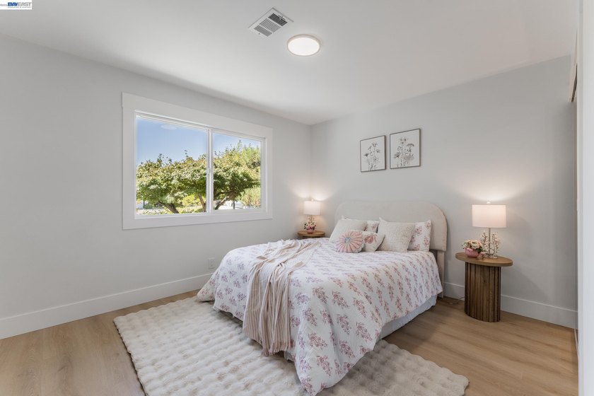 Exceptional single-story Cambrian home offering 4 bedrooms, 2 - photo 20